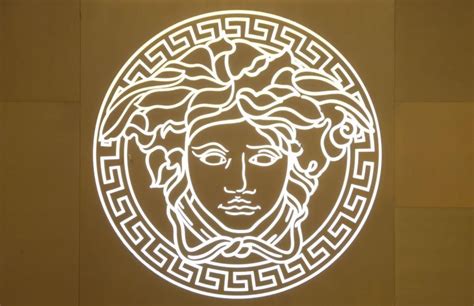 medusa de versace|More.